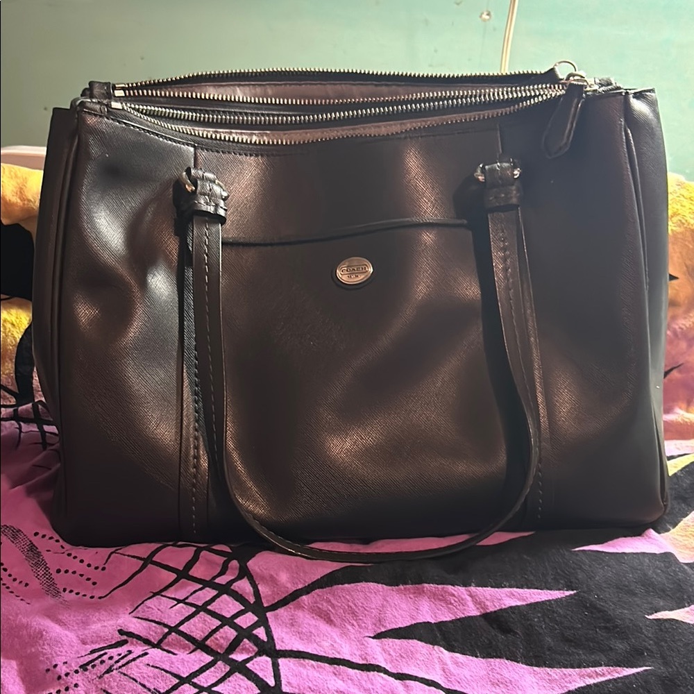 Coach Elegant Black Leather Tote Bag